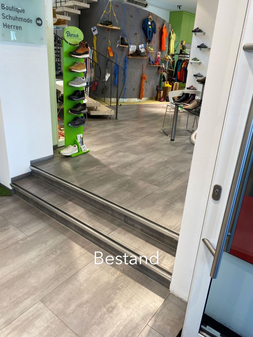Die Verbindung des Schuhhauses mit dem Sanitätshaus im Bestand. Dies dient als Grundlage für die Umgestaltung durch Bäuerlein OBJEKTDESIGN.