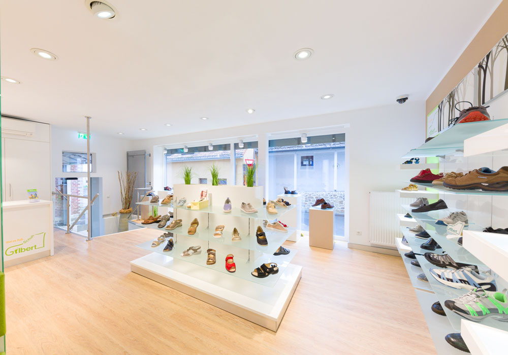 Ladenbau für Schuh Gilbert von Bäuerlein Objektdesign.