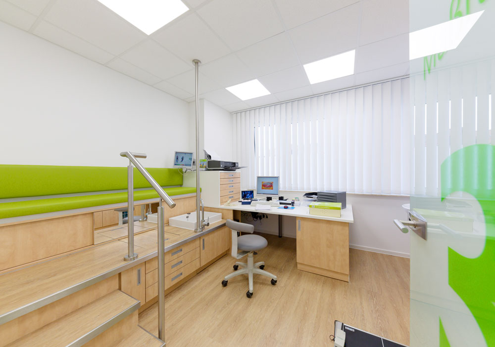 Beratungsbereich unsers Ladenbaukonzepts von Bäuerlein Objektdesign