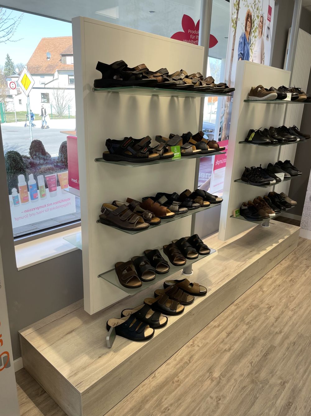 Orthopädieschuhtechnik-Ladenbau von Bäuerlein Objektdesign für ein harmonisches Einkaufserlebnis