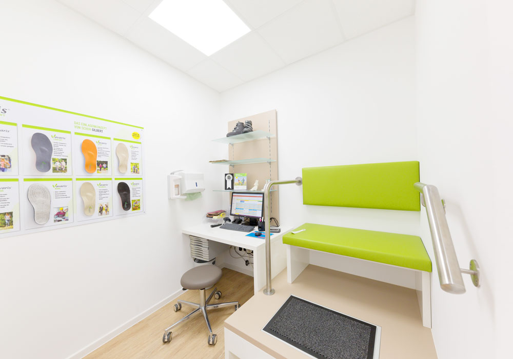 Foto des Beratungsbereichs unsers Ladenbaus von Bäuerlein Objektdesign