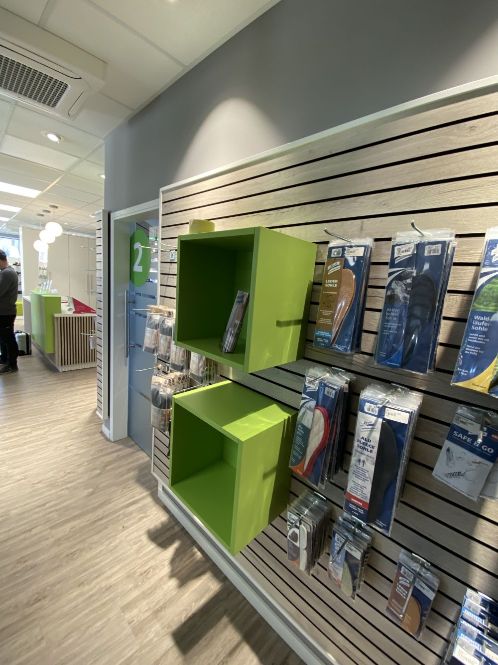 Präzise geplanter Ladenbau von Bäuerlein Objektdesign für Orthopädieschuhtechnik