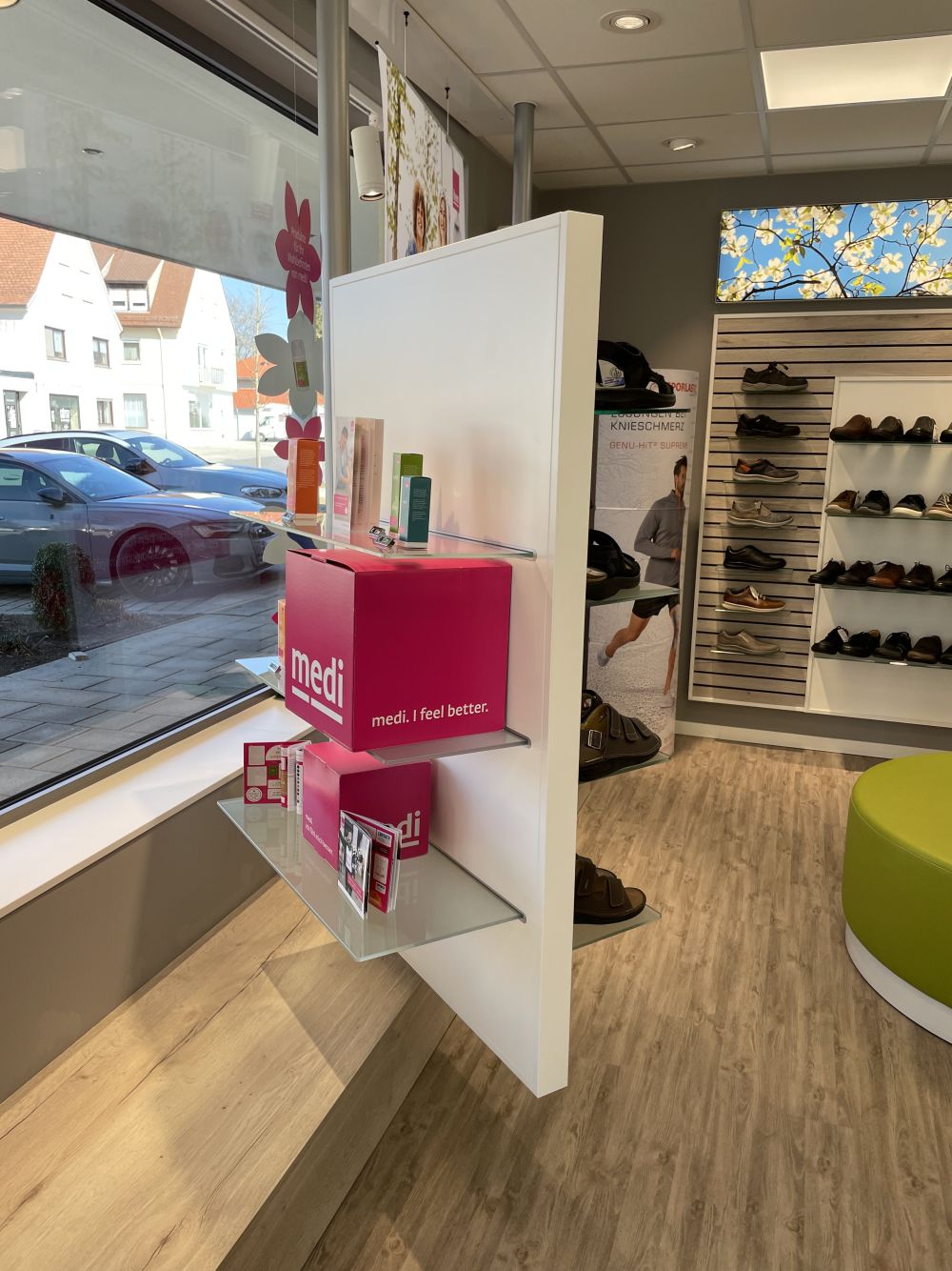 Orthopädieschuhtechnik-Store mit durchdachtem Design von Bäuerlein Objektdesign