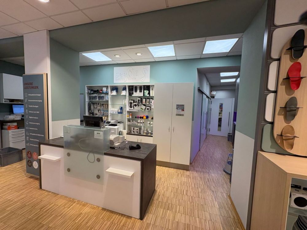 Verkaufsraum im Sanitätshaus, gestaltet von Bäuerlein Objektdesign.