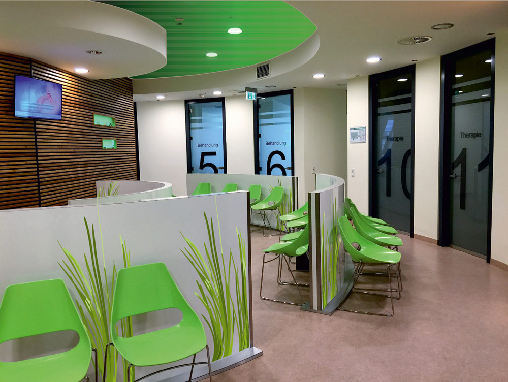 Wartebereich für die Saale Klinik Halle von Bäuerlein Objektdesign