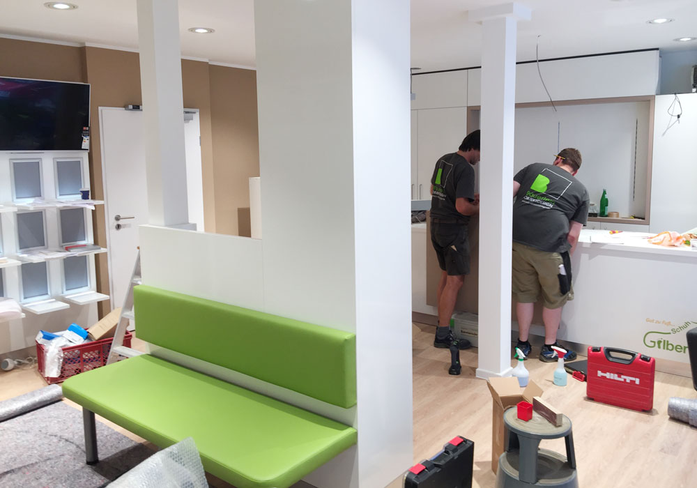 Die Anprobebank in unserem Ladenbau von Bäuerlein Objektdesign