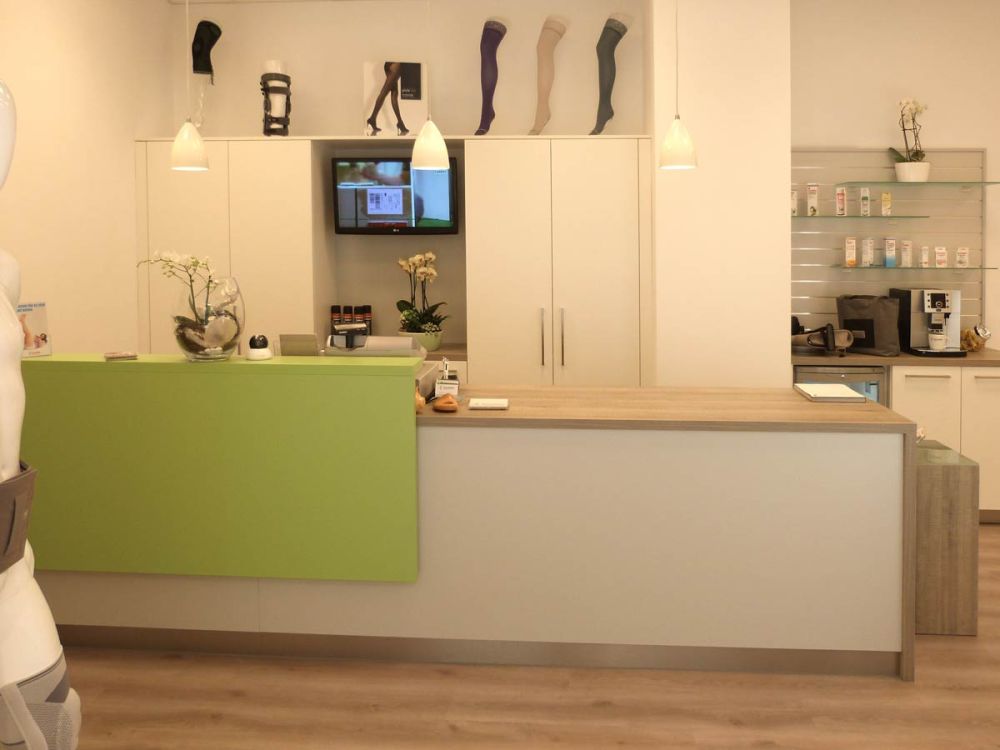 Einladendes Store-Design von Eichert Orthopädie von Bäuerlein Objektdesign