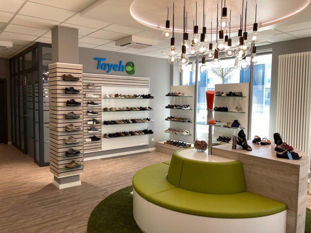 Orthopädieschuhtechnik-Laden mit personalisiertem Raumkonzept von Bäuerlein Objektdesign