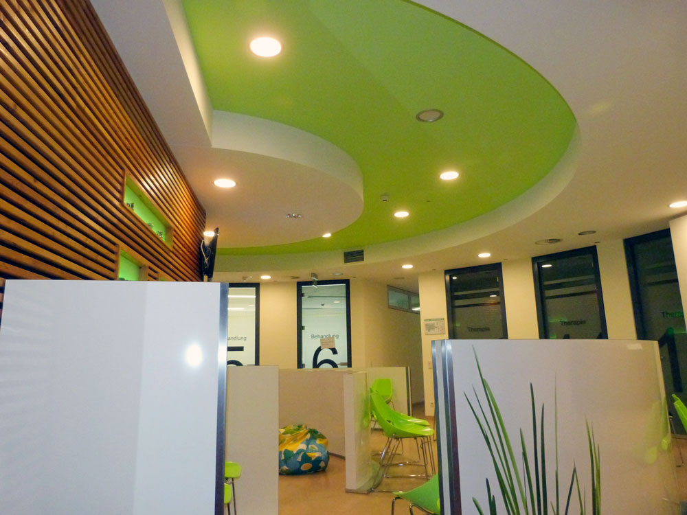 Praxisbau Saale Klinik Halle von Bäuerlein Objektdesign