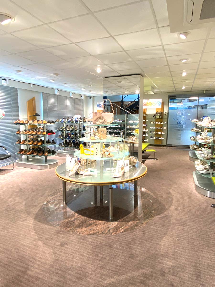 Ladenbau Schuhhaus in Lindlar von Bäuerlein Objektdesign