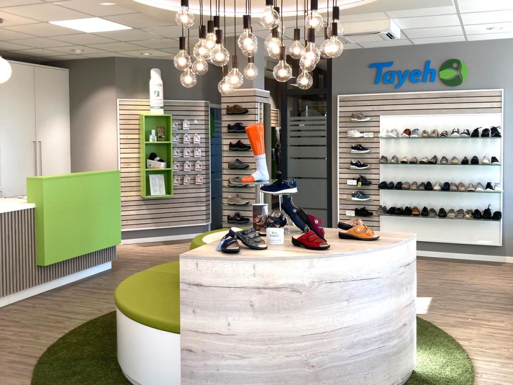 Orthopädieschuhtechnik-Laden mit durchdachtem Raumdesign von Bäuerlein Objektdesign