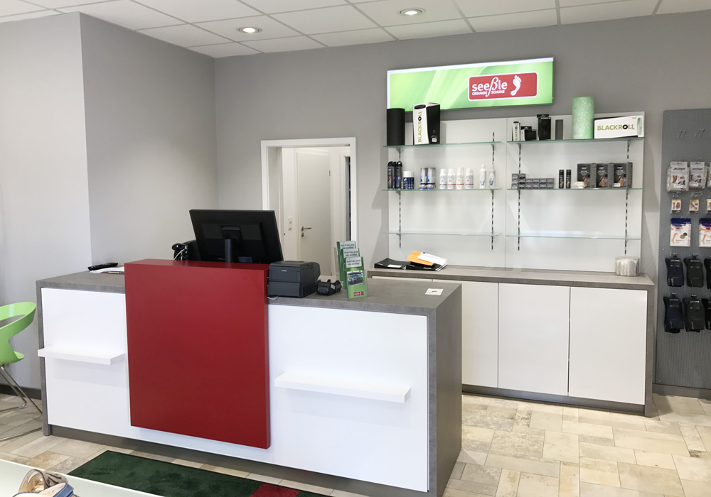 Interieurdesign von Bäuerlein Objektdesign im Sanitätshaus Seeßle Fußgesund.