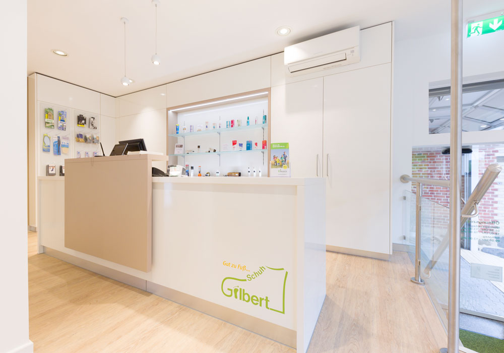 Der Kassentresen unseres Ladenbaukonzepts von Bäuerlein Objektdesign