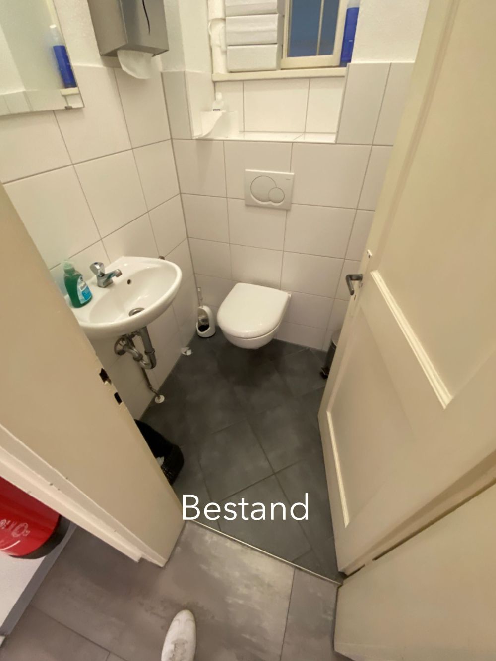 Der Bestand des WCs als Grundlage für die Neugestaltung durch Bäuerlein OBJEKTDESIGN.