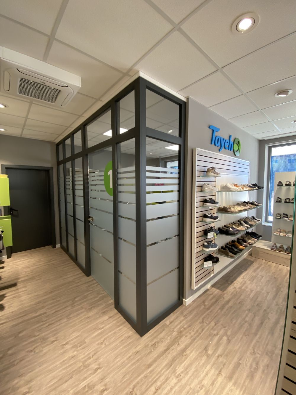 Kundenorientierter Ladenbau von Bäuerlein Objektdesign für optimale Beratung