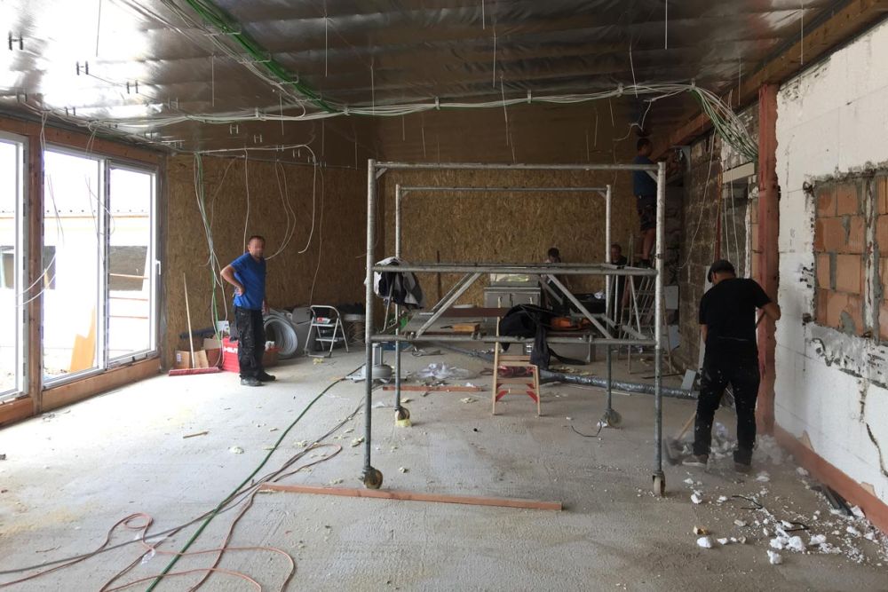 Bauprozess des Innenausbaus im Rohbau für den Landgasthof Grüner Baum Steinfurt, gestaltet von Bäuerlein Objektdesign.